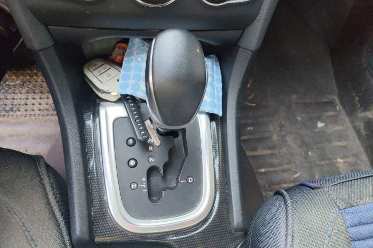Used Citroen C4L 2015 1.8L Automatic Prestige Edition Gear Lever