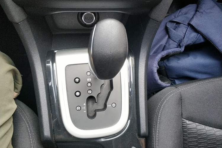 Used Citroen C4L 2015 1.2T Automatic Luxury Edition Gear Lever