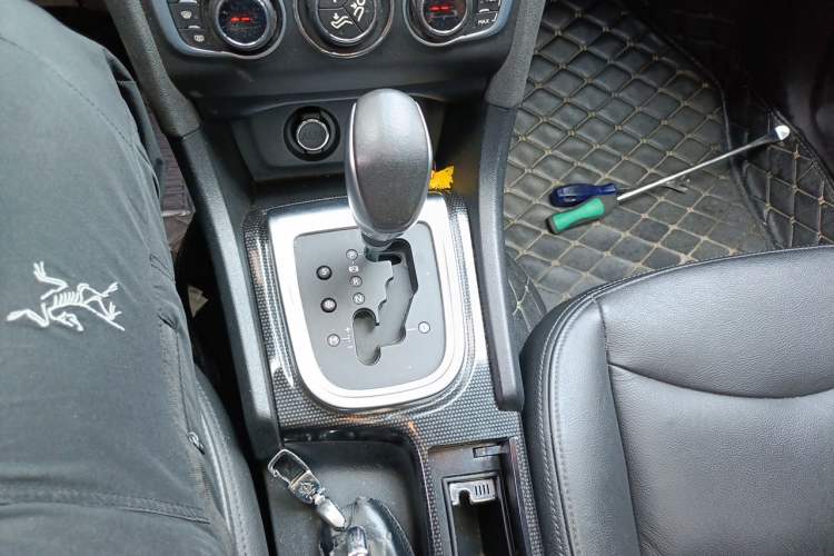 Used Citroen C4L 2015 1.8L Automatic Prestige Edition Gear Lever