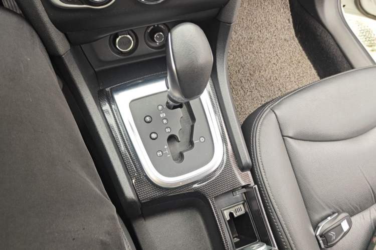 Used Citroen C4L 2015 1.8L Automatic Luxury Edition Gear Lever