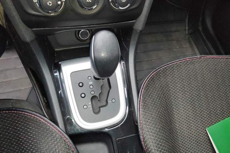 Used Citroen C4L 2015 1.8L Automatic Luxury Edition Gear Lever