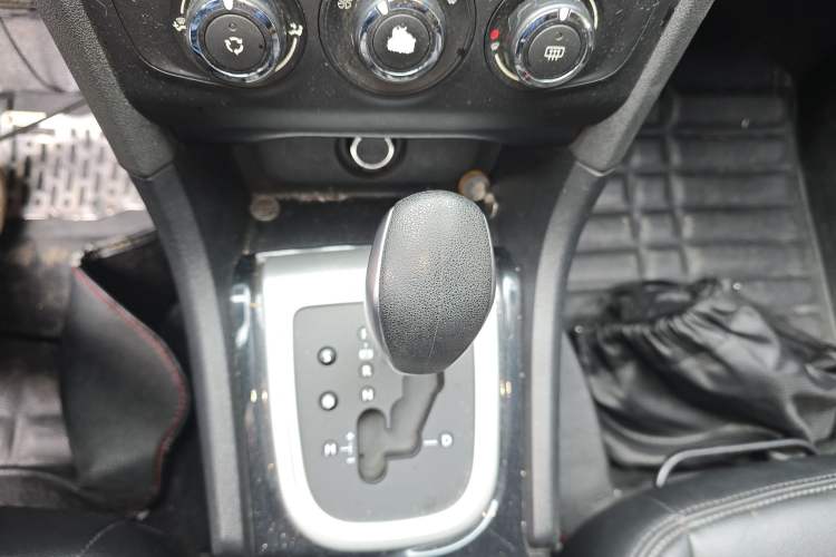 Used Citroen C4L 2015 1.8L Automatic Luxury Edition Gear Lever