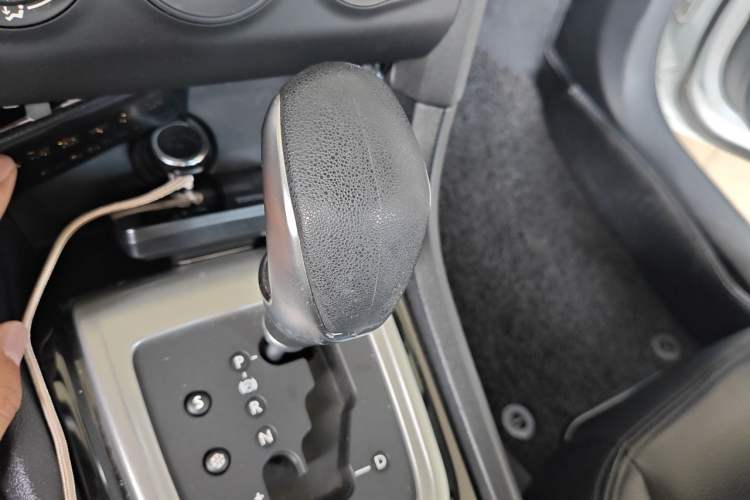 Used Citroen C4L 2015 1.2T Automatic Luxury Edition Gear Lever