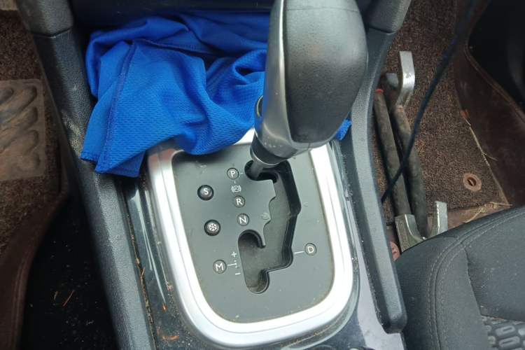 Used Citroen C4L 2015 1.8L Automatic Luxury Edition Gear Lever
