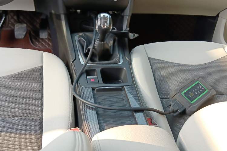 Used Citroen C4L 2015 1.8L Manual Leading Edition Gear Lever