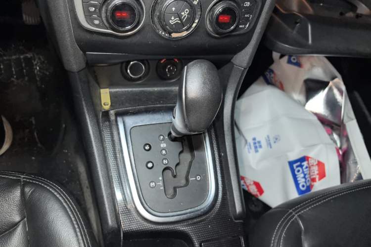 Used Citroen C4L 2015 1.8L Automatic Prestige Edition Gear Lever