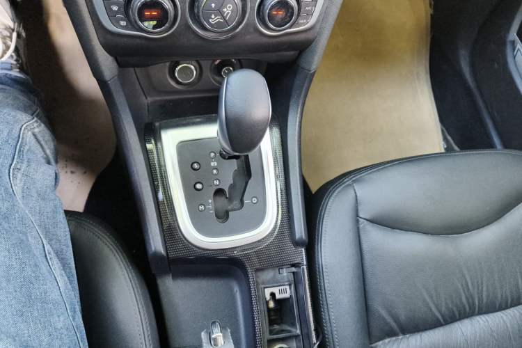 Used Citroen C4L 2015 1.8L Automatic Prestige Edition Gear Lever
