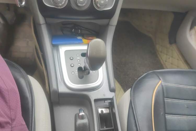 Used Citroen C4L 2015 1.8L Automatic Leading Edition Gear Lever