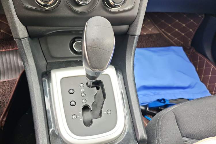 Used Citroen C4L 2015 1.8L Automatic Luxury Edition Gear Lever