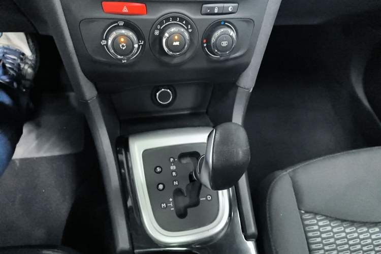 Used Citroen C4L 2015 1.2T Automatic Luxury Edition Gear Lever