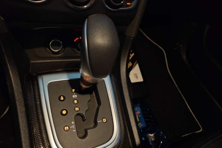 Used Citroen C4L 2015 1.2T Automatic Prestige Edition Gear Lever