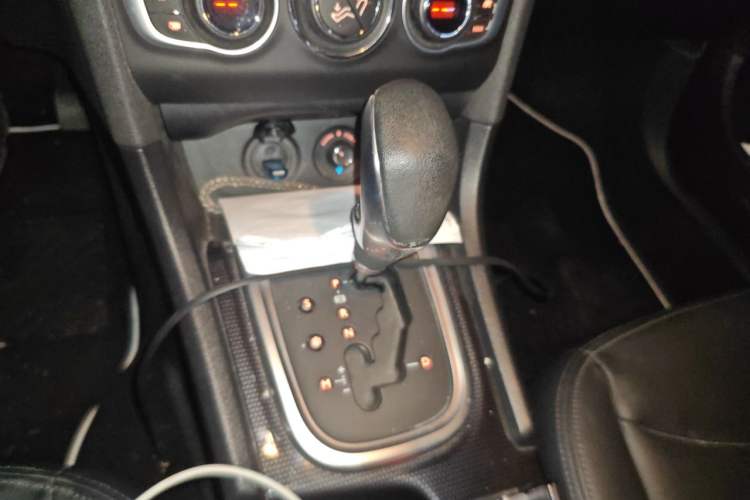 Used Citroen C4L 2015 1.8L Automatic Prestige Edition Gear Lever