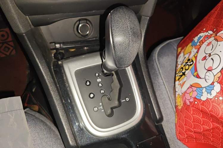 Used Citroen C4L 2015 1.8L Automatic Luxury Edition Gear Lever