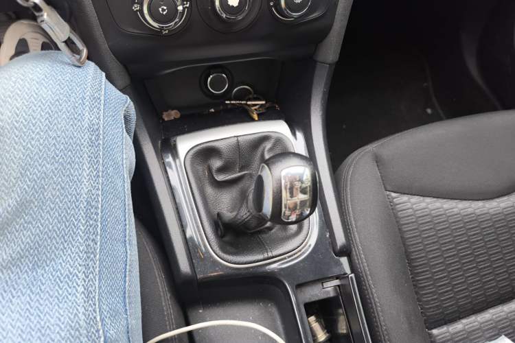 Used Citroen C4L 2015 1.2T Manual Luxury Edition Gear Lever