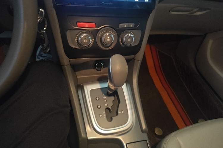 Used Citroen C4L 2015 1.8L Automatic Leading Edition Gear Lever