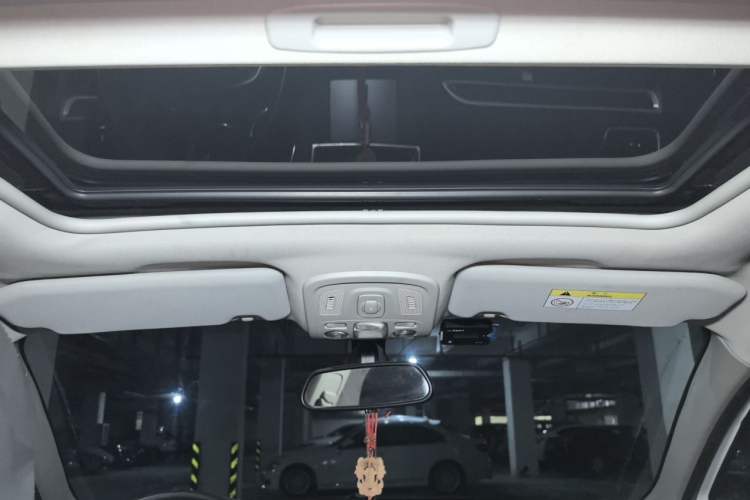 Used Citroen C4L 2015 1.8L Automatic Prestige Edition Headliner