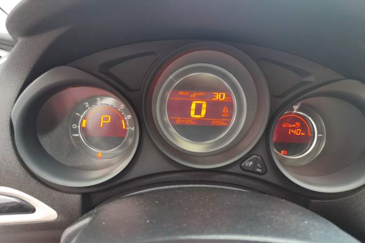 Used Citroen C4L 2015 1.8L Automatic Luxury Edition Instrument Cluster