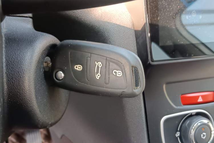 Used Citroen C4L 2015 1.8L Manual Leading Edition Interior 1