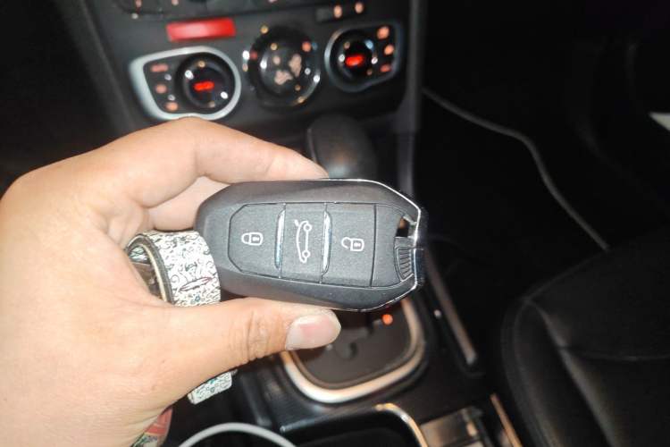 Used Citroen C4L 2015 1.8L Automatic Prestige Edition Interior 1