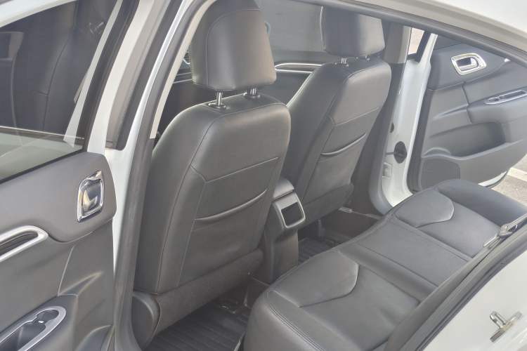 Used Citroen C4L 2015 1.2T Automatic Luxury Edition Interior 2