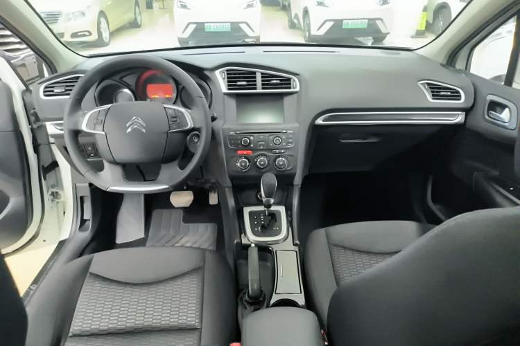 Used Citroen C4L 2015 1.2T Automatic Luxury Edition Interior 2