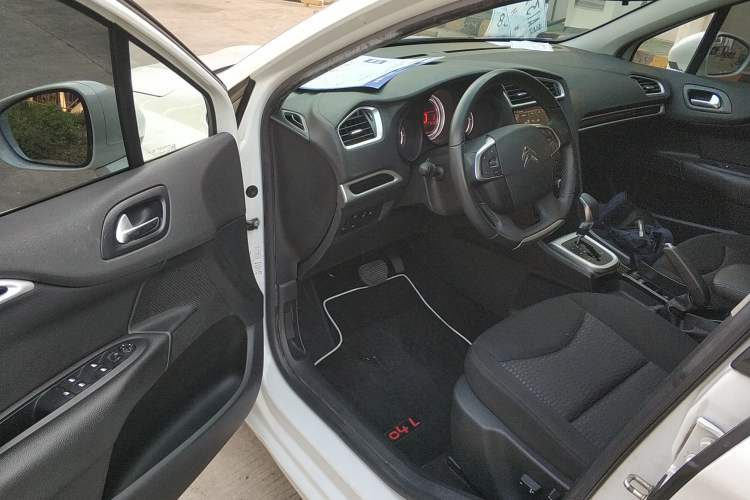 Used Citroen C4L 2015 1.2T Automatic Luxury Edition Interior 3