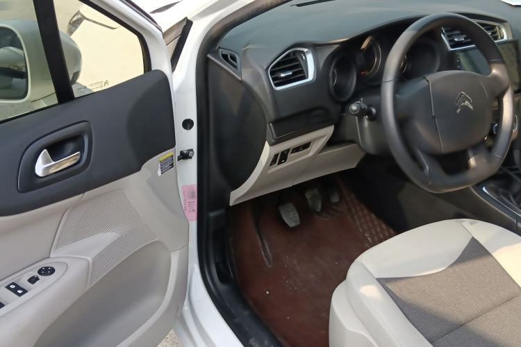 Used Citroen C4L 2015 1.8L Manual Leading Edition Interior 3