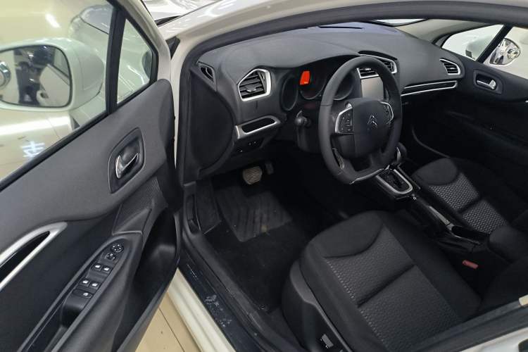Used Citroen C4L 2015 1.2T Automatic Luxury Edition Interior 3