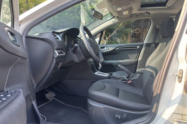 Used Citroen C4L 2015 1.2T Automatic Luxury Edition Interior 4