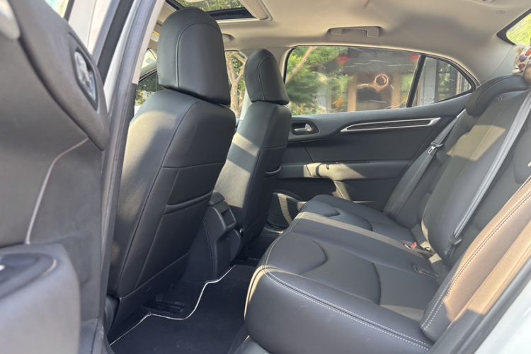 Used Citroen C4L 2015 1.2T Automatic Luxury Edition Interior 5