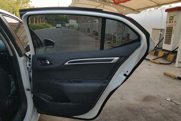 Used Citroen C4L 2015 1.2T Automatic Luxury Edition Interior 6