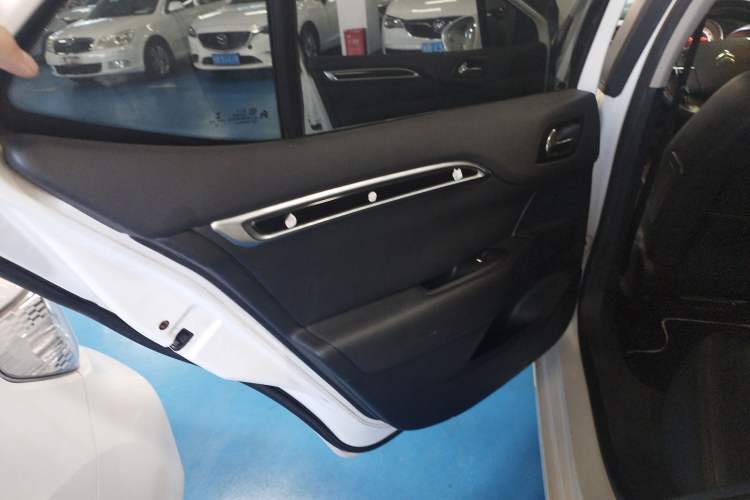 Used Citroen C4L 2015 1.8L Automatic Prestige Edition Interior 8