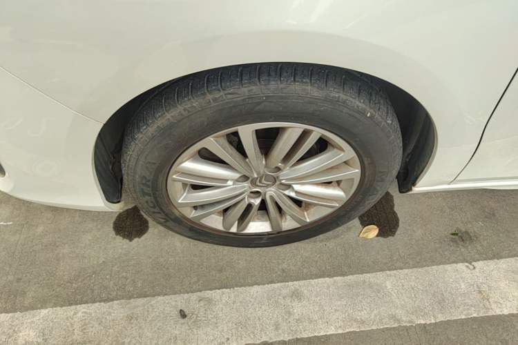 Used Citroen C4L 2015 1.2T Automatic Luxury Edition Left Front Wheel Hub