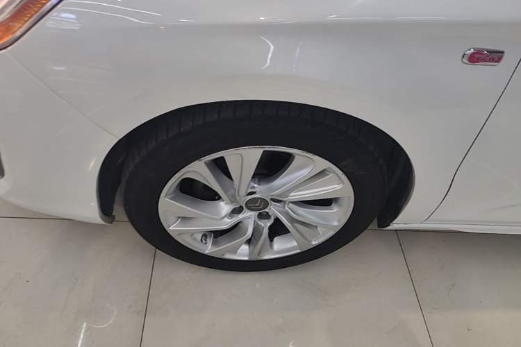 Used Citroen C4L 2015 1.6T Automatic Prestige Edition Left Front Wheel Hub