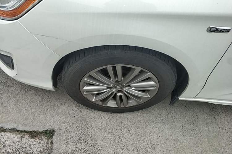 Used Citroen C4L 2015 1.2T Automatic Luxury Edition Left Front Wheel Hub