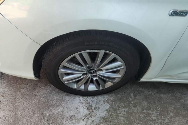 Used Citroen C4L 2015 1.2T Automatic Luxury Edition Left Front Wheel Hub