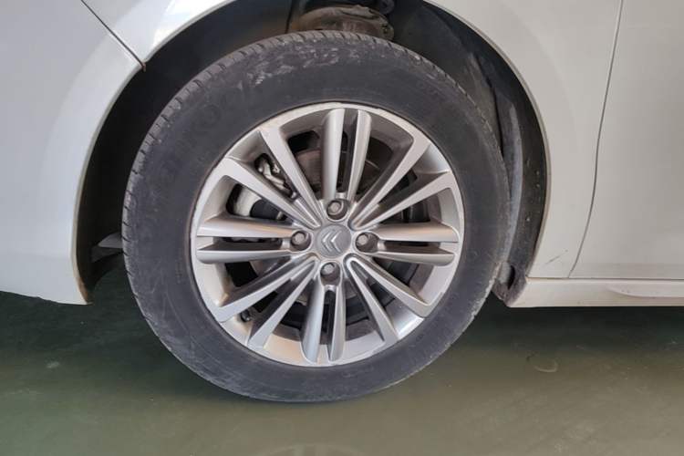 Used Citroen C4L 2015 1.8L Automatic Luxury Edition Left Front Wheel Hub