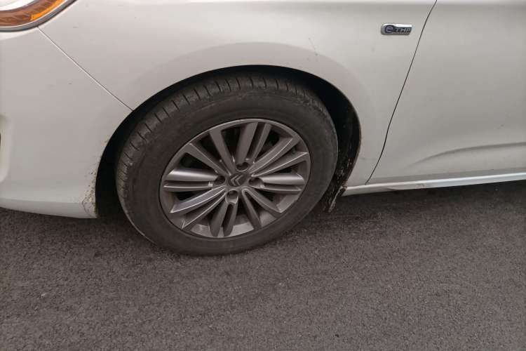 Used Citroen C4L 2015 1.2T Automatic Prestige Edition Left Front Wheel Hub