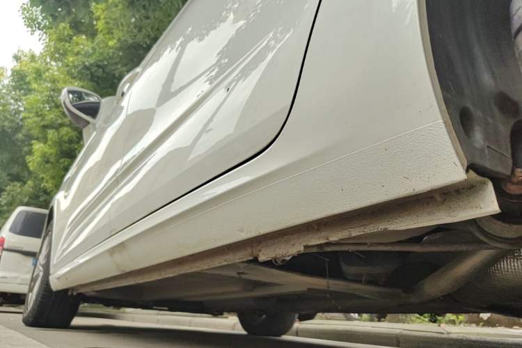 Used Citroen C4L 2015 1.2T Automatic Luxury Edition Left Side Sill
