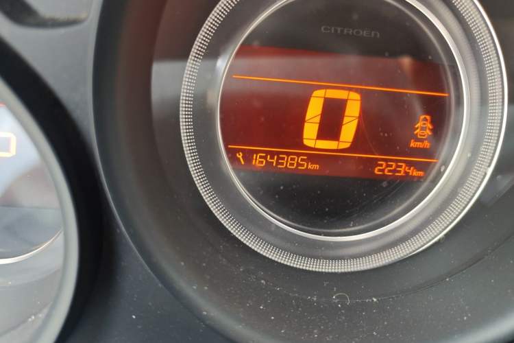 Used Citroen C4L 2015 1.8L Automatic Luxury Edition Odometer Close Up