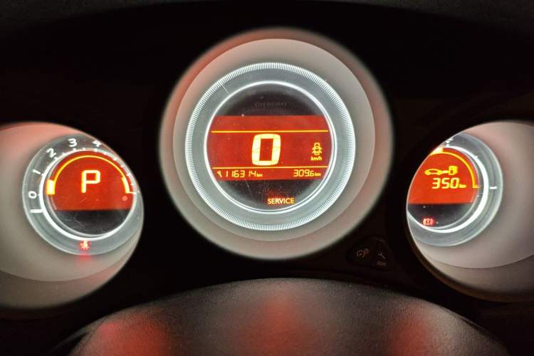 Used Citroen C4L 2015 1.2T Automatic Luxury Edition Odometer Close Up