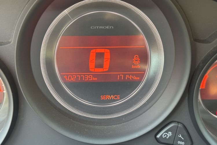 Used Citroen C4L 2015 1.2T Automatic Luxury Edition Odometer Close Up