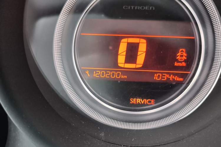 Used Citroen C4L 2015 1.8L Automatic Luxury Edition Odometer Close Up