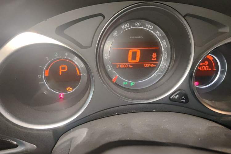 Used Citroen C4L 2015 1.8L Automatic Prestige Edition Odometer Close Up