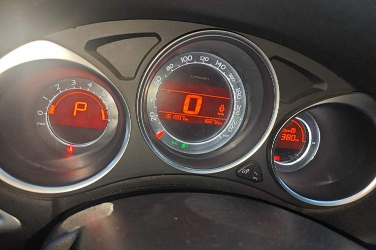 Used Citroen C4L 2015 1.8L Automatic Prestige Edition Odometer Close Up