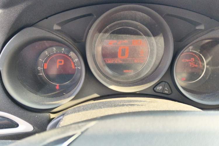 Used Citroen C4L 2015 1.8L Automatic Luxury Edition Odometer Close Up