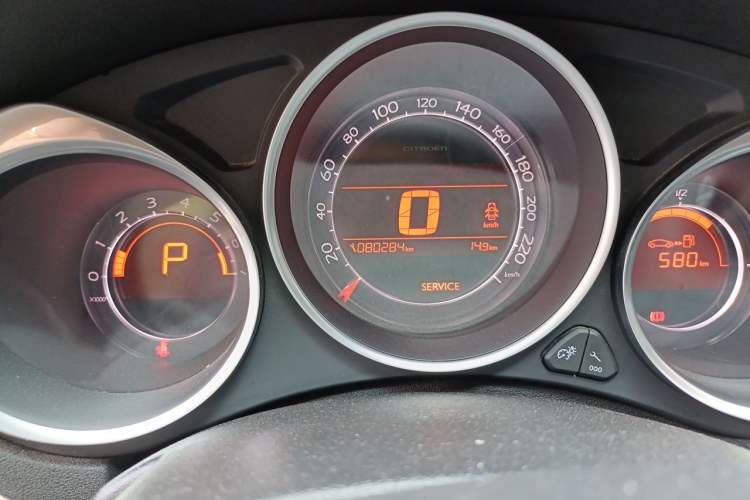 Used Citroen C4L 2015 1.8L Automatic Prestige Edition Odometer Close Up