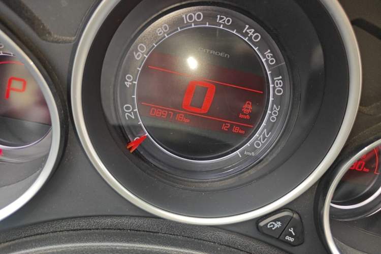 Used Citroen C4L 2015 1.8L Automatic Luxury Edition Odometer Close Up