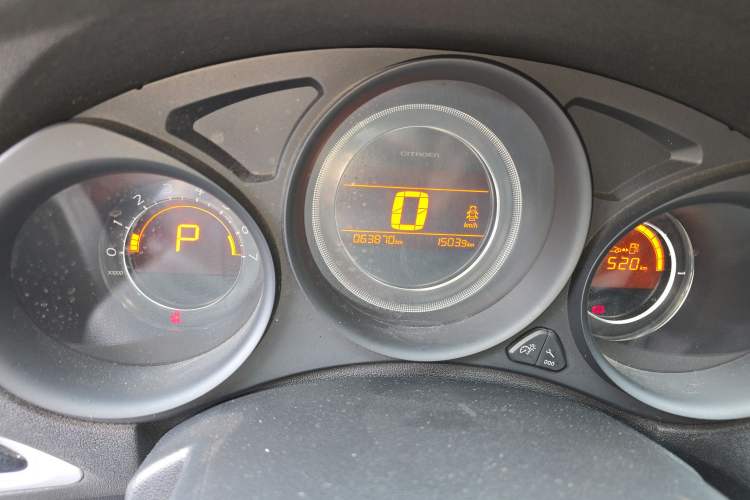 Used Citroen C4L 2015 1.8L Automatic Luxury Edition Odometer Close Up
