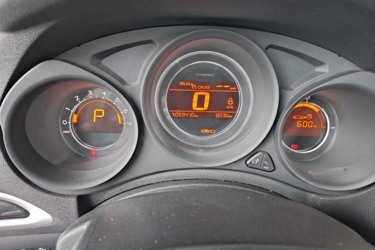 Used Citroen C4L 2015 1.2T Automatic Luxury Edition Odometer Close Up